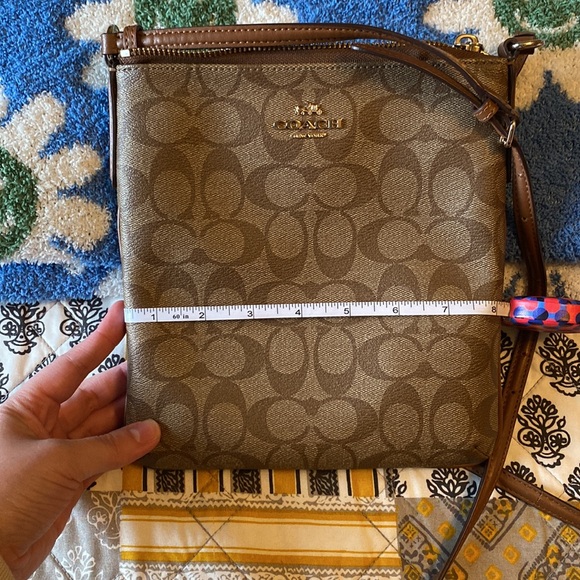 Coach Signature crossbody - Picture 4 of 5